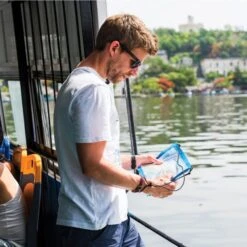 Lifeventure - Vandtæt Etui Til Kort 9 Lifeventure - Vandtæt Etui Til Kort -Nordisko Butik Lifeventure hydroseal case map blaa 03.w610.h610.fill