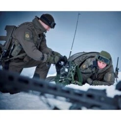 Carinthia - TRG GORE-TEX Regnjakke Olivengrøn -Nordisko Butik carinthia soldat art cover.w610.h610.fill 2