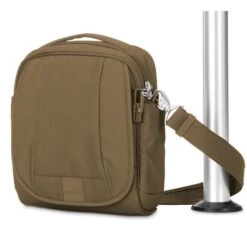 Pacsafe - Metrosafe LS200 Skuldertaske Sort 11 Pacsafe - Metrosafe LS200 Skuldertaske Sort -Nordisko Butik pacsafe metrosafe ls200 skuldertaske 4.w610.h610.fill